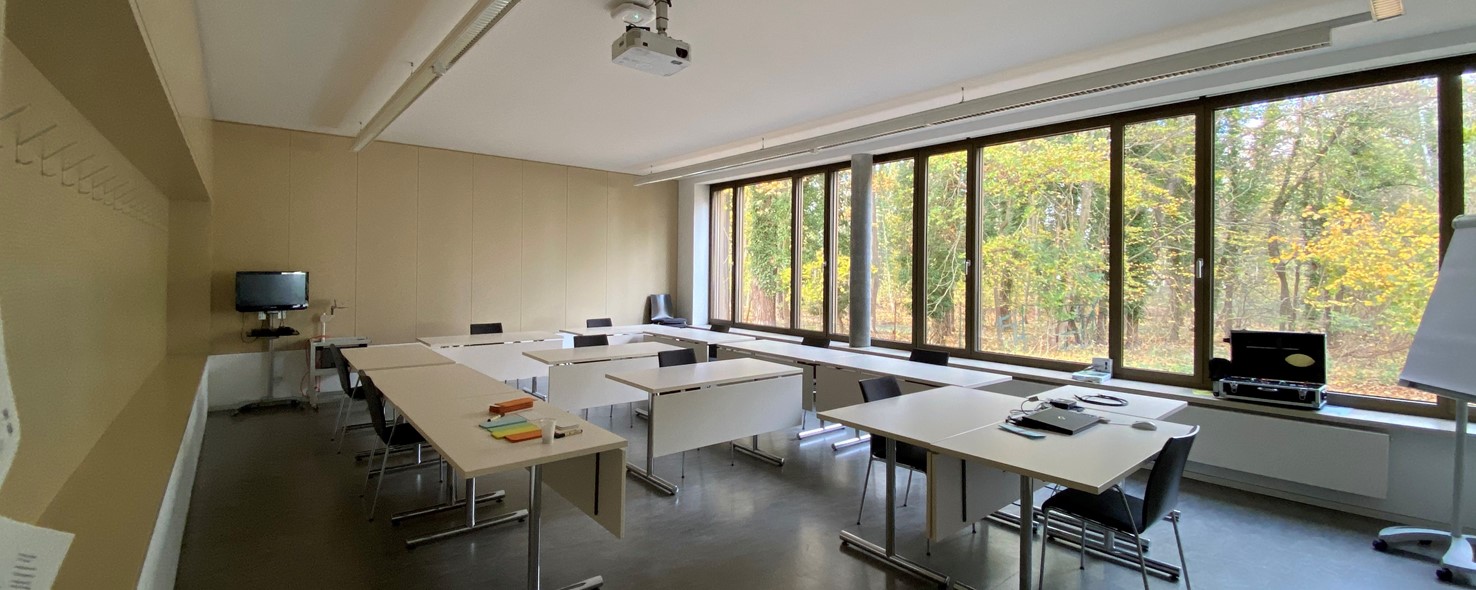 Bild: Das bIld zeigt einen Lehrsaal im Seminargebäude.