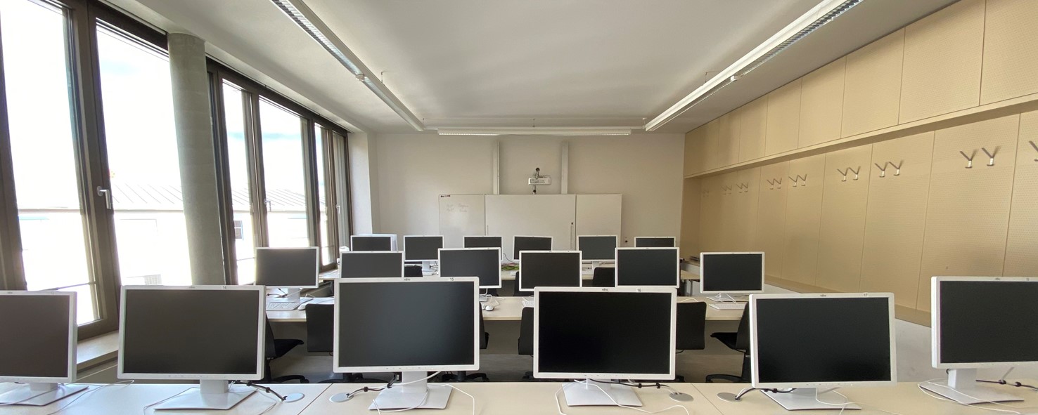 Bild: Das Bild zeigt einen PC-Lehrsaal im Seminargebäude.