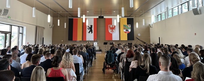 Begrüßung durch die ständige Vertreterin des Leiter der LFS, Susanne Bittighöfer