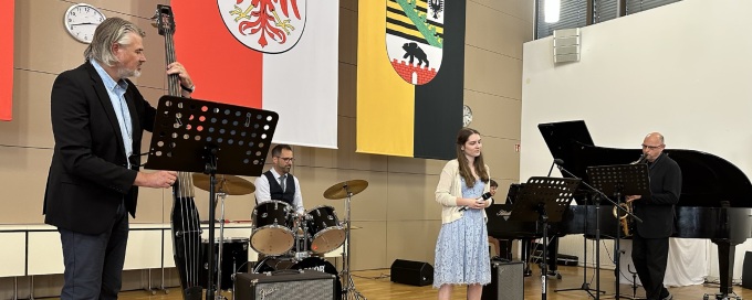 Begleitung durch die Band Jazz'n'Tax