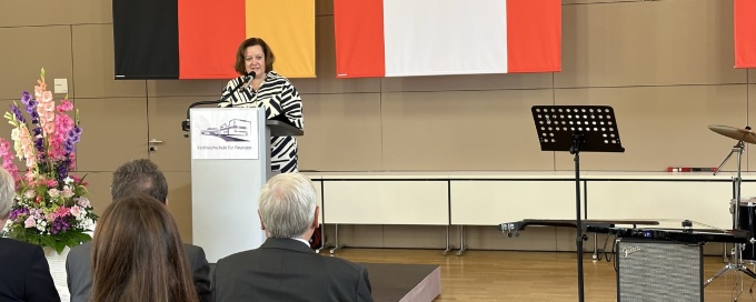 Begrüßung durch die stellv. Leiterin der FHF, Carmen Köpke