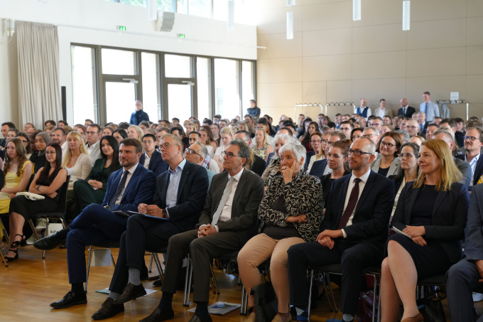Blick in den Saal (2)