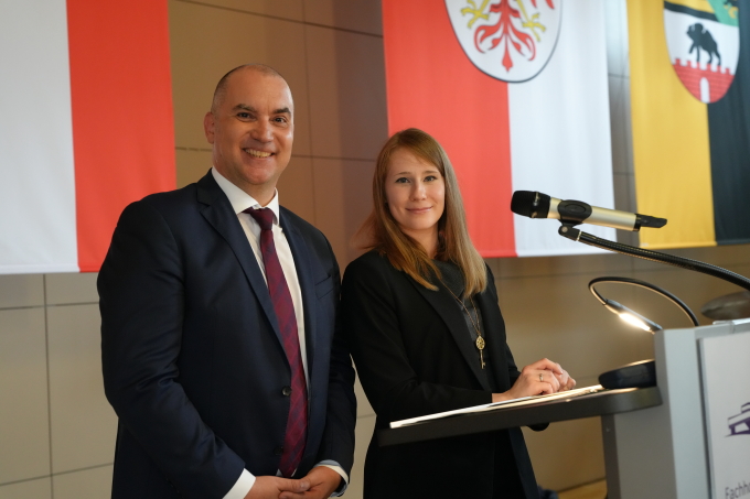 Dozierende der FHF rufen die Absolventen auf