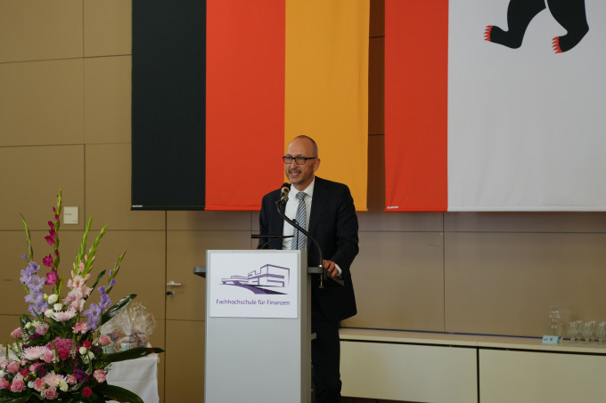 Begrüßung durch den Direktor der FHF Thilo Gebauer