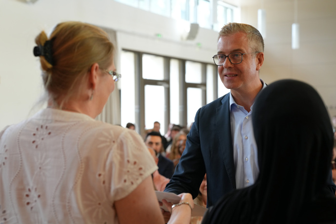 Zeugnisübergabe durch Finanzsenator Berlins, Stefan Evers